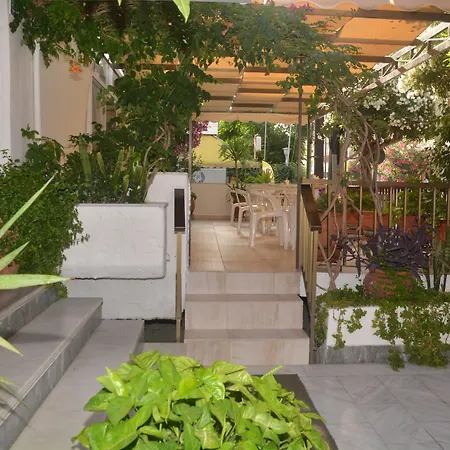Paradise Hotel-3